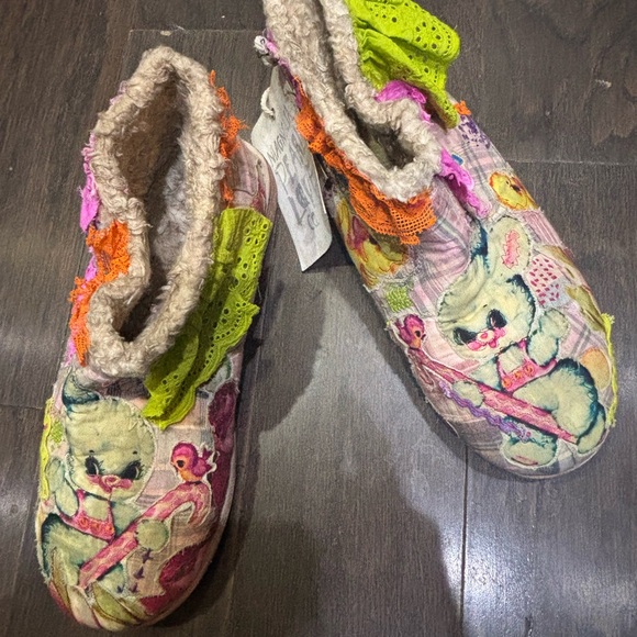 Magnolia Pearl Shoes - Magnolia Pearl Colorful Bunny Print Slippers. Pristine Condition, Never Worn